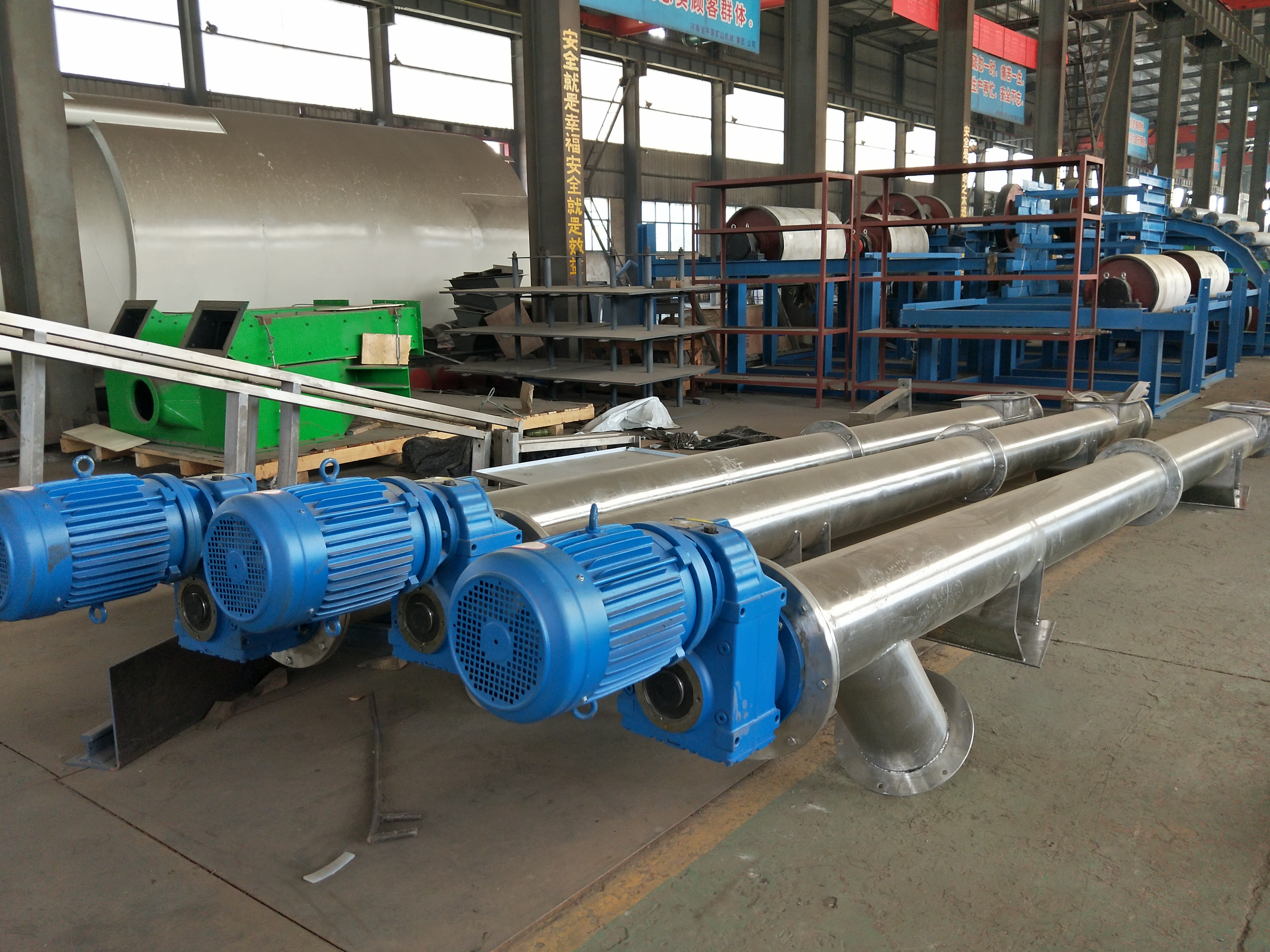 Nh&agrave; sản xuất băng tải trục v&iacute;t